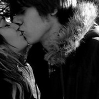 欧美黑白情侣亲吻接吻头像图片10