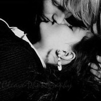 欧美黑白情侣亲吻接吻头像图片5