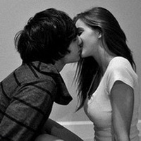 欧美黑白情侣亲吻接吻头像图片8